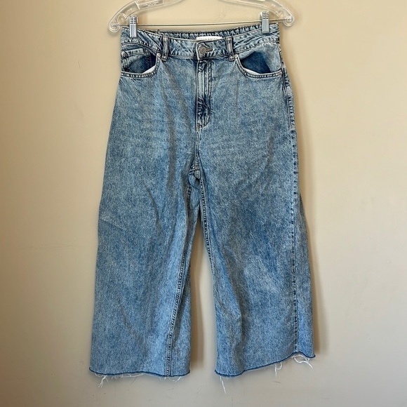 Dynamite High Waisted Wide Leg Raw Hem Light Wash Jeans size 28 - Picture 1 of 10